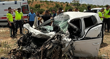 Antep'te kamyon ile otomobil çarpıştı