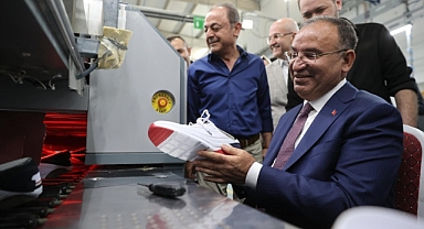 Bakan Bozdağ Urfa'daki işçilerle bir araya geldi