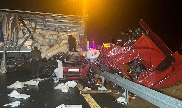 Başkent'te tır otobüse çarptı