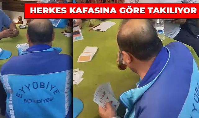 Belediye personeli mesai saatinde kahvede kağıt oynadı!