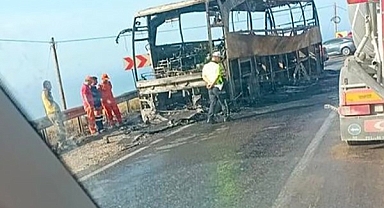 Çok sayıda yolcusu bulunan otobüs alev aldı