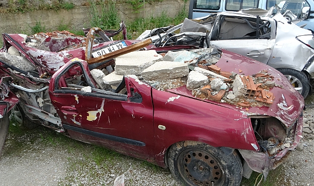 Depremde kaç araç hurdaya döndü?