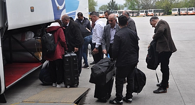 Depremzedeler oy kullanmak için memleketine geri dönüyor