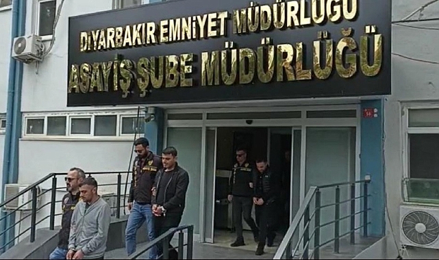 Depremzedelerin evine soyan zanlılar tutuklandı