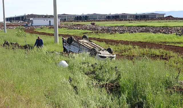 Diyarbakır'da araç şarampole yuvarlandı 4 kişi yarandı
