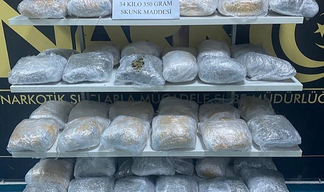Durdurulan bir minibüste kilolarca uyuşturucu bulundu