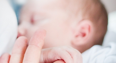 Emzirmek anne ve bebek arasındaki bağı güçlendirir