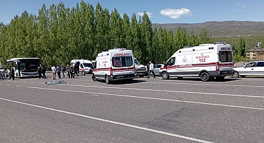 Halk otobüsü ile minibüs çarpıştı: Çok sayıda yaralı var