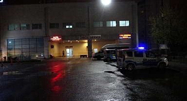 Hasarlı binanın duvarı çöktü: 1 ölü