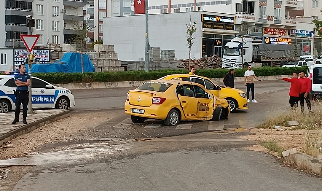 Hasta almaya giden ambulans kaza yaptı: 4 yaralı