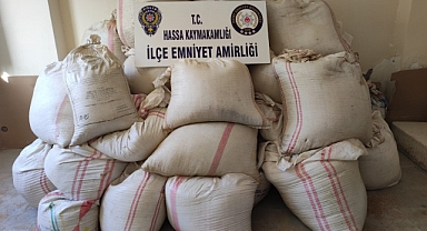 Hatay'da kilolarca kaçak tütün ele geçirildi