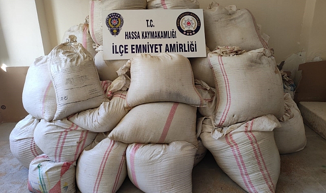Hatay'da kilolarca kaçak tütün ele geçirildi