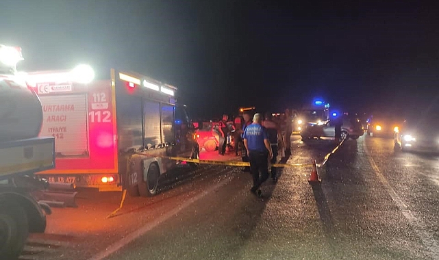 İki otomobil kafa kafaya çarpıştı: 1 ölü, 1 yaralı