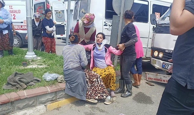 İşçileri taşıyan minibüs ile kamyonet çarpıştı