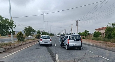 Malatya'da iki araç çarpıştı