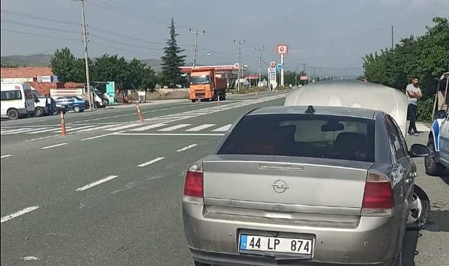 Malatya’da otomobil bariyere çarptı