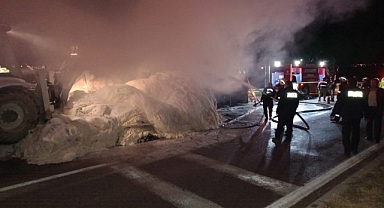 Malatya'da seyir halindeki kamyon yandı