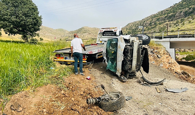Mardin’de ticari araç takla attı: 2 yaralı