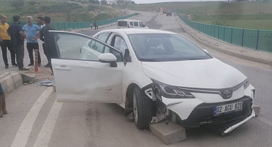 Otomobil ile bisiklet çarpıştı