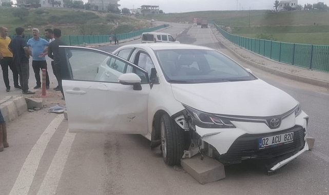 Otomobil ile bisiklet çarpıştı