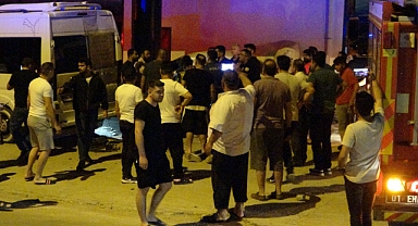 Otomobil minibüse çarptı: yaralılar var