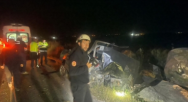 Şanlıurfa'da otomobil kayaya çarptı: 1 yaralı