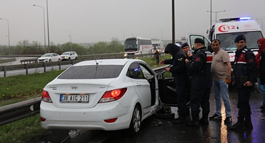 Seyir halindeki otomobil dehşet saçtı: Yaralılar var