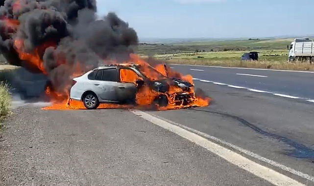 Siverek'te otomobil alev topuna döndü