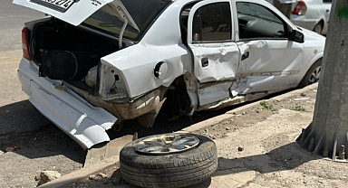 Siverek'te otomobil ile pikap çarpıştı: 2 yaralı