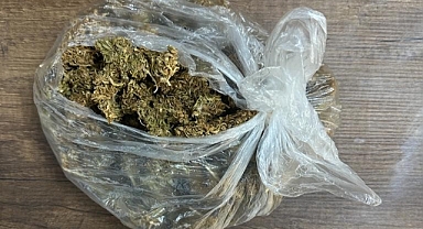 Şüpheli şahsın üzerinde uyuşturucu çıktı