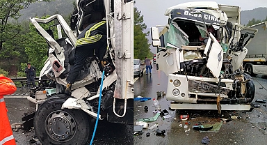 Tarsus’ta 3 tır, 2 kamyon ve 1 otomobil kazaya karıştı
