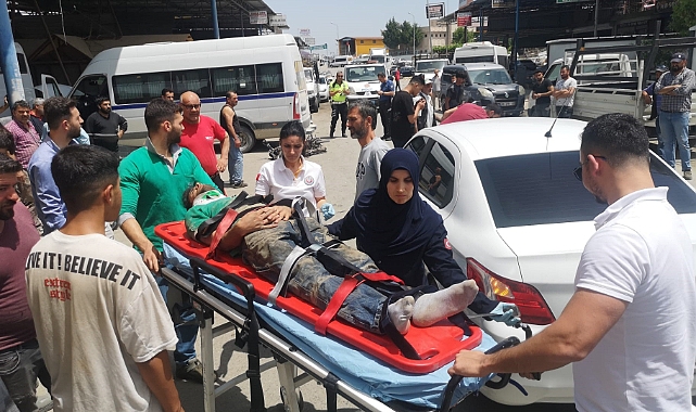 Tarsus’ta otomobil ile motosiklet çarpıştı: 2 yaralı