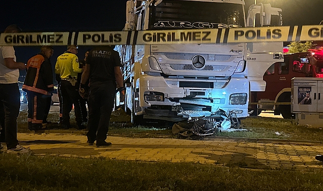 Tırın altında kalan motosiklet sürücüsü hayatını kaybetti