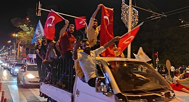 Urfa’da Cumhurbaşkanı Erdoğan’ın zaferi coşkuyla kutlandı