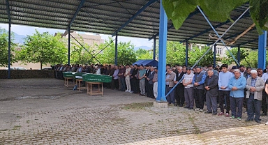 Urfa’daki kazada vefat eden depremzedeler toprağa verildi