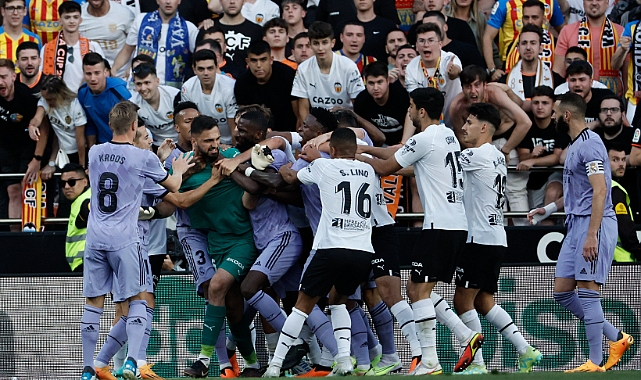 Valencia'ya seyircisiz oynama cezası verildi