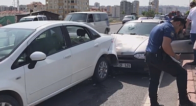 7 araç birbirine girdi: 1 yaralı