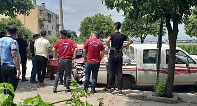 Adana'da iki araç çarpıştı