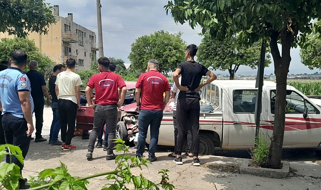 Adana'da iki araç çarpıştı