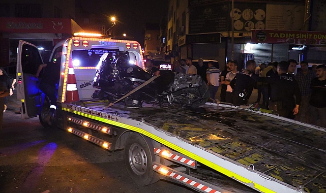 Adana'da yunus polisleri ile otomobil çarpıştı