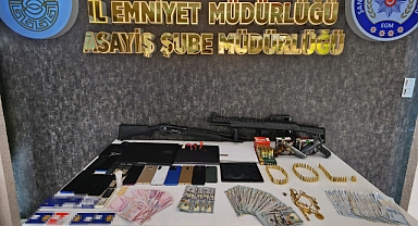 Akçakale'de telefon dolandırıcılığı operasyonu: 5 gözaltı