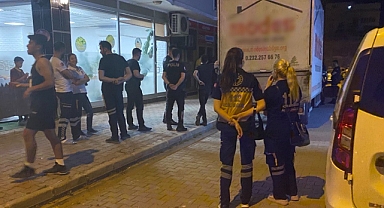 Alkollü kadın elindeki bıçakla tehlike yarattı