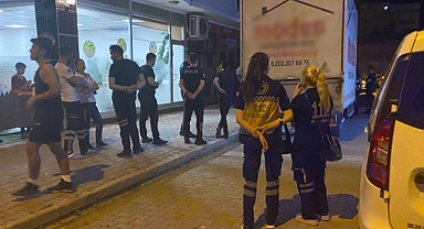 Alkollü kadın elindeki bıçakla tehlike yarattı