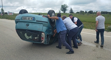 Ambulans ile otomobil çarpıştı! 6 yaralı