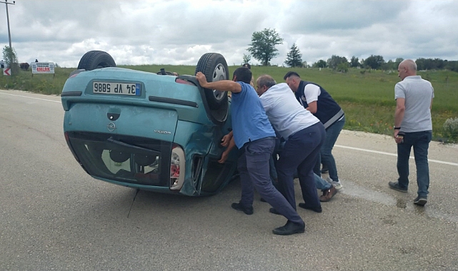 Ambulans ile otomobil çarpıştı! 6 yaralı