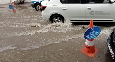 Ankara'da şiddetli yağış etkili oldu
