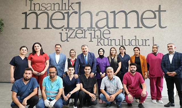 Bakan Koca’dan rekor sürede tamamlanan hastaneye bayram ziyareti