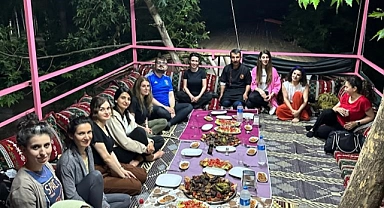 Beyazsu mesire alanında araç kuyruğu 20 kilometreyi aştı