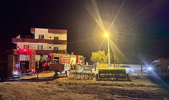 Bir evin deposunda traktör ile 30 ton saman kül oldu