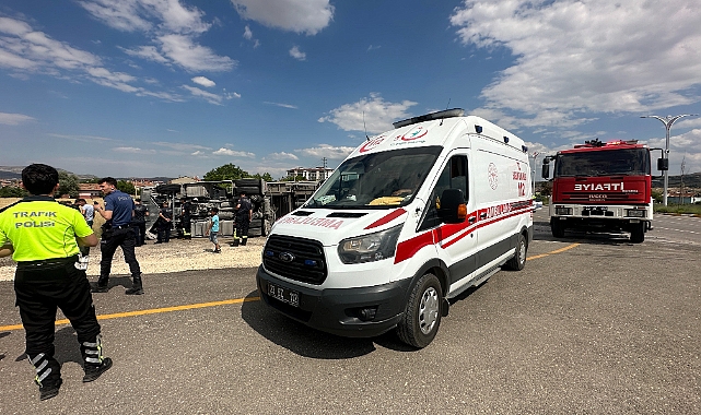Elazığ’da mıcır yüklü tır devrildi: 1 yaralı